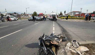 Motosiklet ile Otomobil Çarpıştı: 2’si Ağır 3 Yaralı