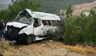 Minibüs Uçuruma Yuvarlandı: 17 Yaralı