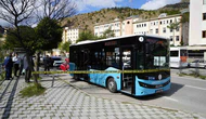Otomobil Belediye Otobüsüne Çarptı: 2 Yaralı