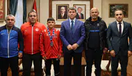 Amasyalı Güreşçi Vali Bakan’ın Konuğu Oldu
