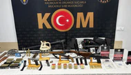 Polisten Kaçakçılık ve Uyuşturucu Operasyonu