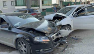 Otomobiller çarpıştı: 3 yaralı