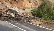 Dev Kayalar Yola Düştü! Ulaşım Durdu