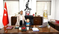 Gümüşhacıköy’de Minik Melisa Makama Oturdu