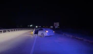 Otomobil Bariyerlere Çarptı, 1’i Çocuk 3 Yaralı