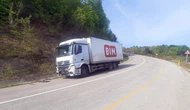 Frenleri tutmayan kamyon kişi yaralandı