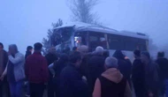 Yakıt Yüklü Tır İle Midibüs Çarpıştı: 3 Yaralı