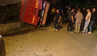 Kamyon Devrildi, Tonlarca Çay Başka Araca Aktarıldı