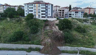 Heyelan Paniği: Toprak Kütlesi Yola Kadar Ulaştı