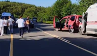 Kontrolden Çıkan Hafif Ticari Araç Ortalığı Savaş Alanına Çevirdi! 3 Yaralı