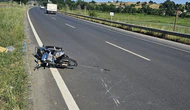 Lastiği Patlayan Motosiklet Otomobile Çarptı: 2 Yaralı