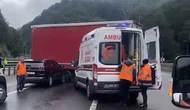Korkutan Kaza: Tırın Ayrılan Dorsesine Otomobil Çarptı, 2 Yaralı