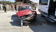Çorum’da minibüs ile otomobil çarpıştı: 2 yaralı