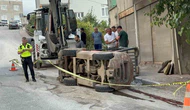 Forklift Devrildi! 1’i Ağır 2 Kişi Yaralandı