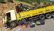 Sebze Yüklü Kamyon Otomobile Çarptı: 4 Yaralı