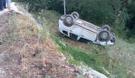 Otomobil Tarlaya Uçtu, 3 Yaralı