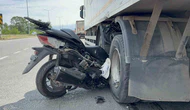 Motosiklet Kamyonun Altında Kaldı: 1 Ölü