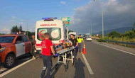 Bariyerlere Saplanan Otomobilde 3 Kişi Yaralandı
