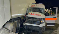 Ambulans ile Tır Çarpıştı: 3’ü Sağlıkçı 6 Yaralı