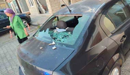 Balkondan Kopan Beton Parçası Otomobilin Üzerine Düştü