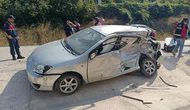 Kamyon ile Otomobil Çarpıştı: Biri Çocuk 3 Yaralı