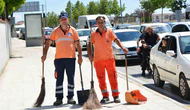 Çorum’da yolda kalan sürücünün yardımına belediye temizlik personeli koştu