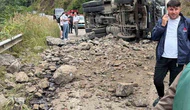 Hafriyat Kamyonu Devrildi: Sürücü Yaralandı
