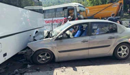 Halk Otobüsü ile Otomobil Çarpıştı: 7 Yaralı
