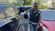 Kız Arkadaşını Kızgın Kepçeyle Yaktı!