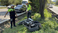 Motosiklet Kamyona Çarptı: 2 Yaralı
