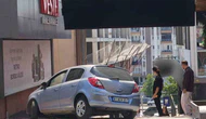 Navigasyon Şaşırttı, Otomobil Merdivende Kaldı!