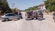Traktör ile Otomobil Çarpıştı! Traktör Yan Yattı