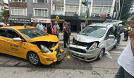 Kafa Kafaya Çarpıştılar! 2 Sürücü Hastaneye Kaldırıldı