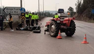 Motosiklet Traktöre Çarptı: 2 Yaralı