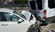Otomobil Minibüse Arkadan Çarptı: 4 Yaralı