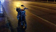 Bariyerlere çarpan motosikletli genç öldü