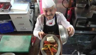 Döner ustasından İtalyan turiste boş tabaklı şaka
