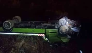 Kontrolden çıkan oto kurtarıcı tarlaya uçtu: 2 yaralı