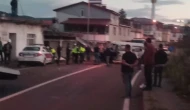 Çekici kamyonet ile minibüs kafa kafaya çarpıştı: 3 yaralı