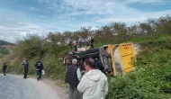 Kil yüklü kamyon devrildi: 2 yaralı