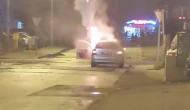 Otomobil alev alev yanarak küle döndü