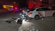 Polisten kaçan motosiklet otomobile çarptı: 2 yaralı