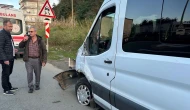 Okul servisi ile kamyonet çarpıştı