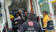 Dolmuş minibüs kaldırıma çarptı: 2 yaralı
