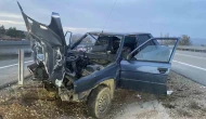 Çorum’da otomobil bariyere çarptı: 2 yaralı