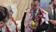 Damada şaka yapıp takı yerine ’ayva’ hediye ettiler