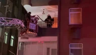 Yangında evde mahsur kalan çocuğu ekipler kurtardı
