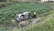 Otomobil tarlaya uçtu
