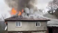 2 katlı ev alev alev yandı