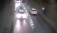 Tünelde bir anda duran otomobile motosiklet çarptı: Kaza anı kamerada